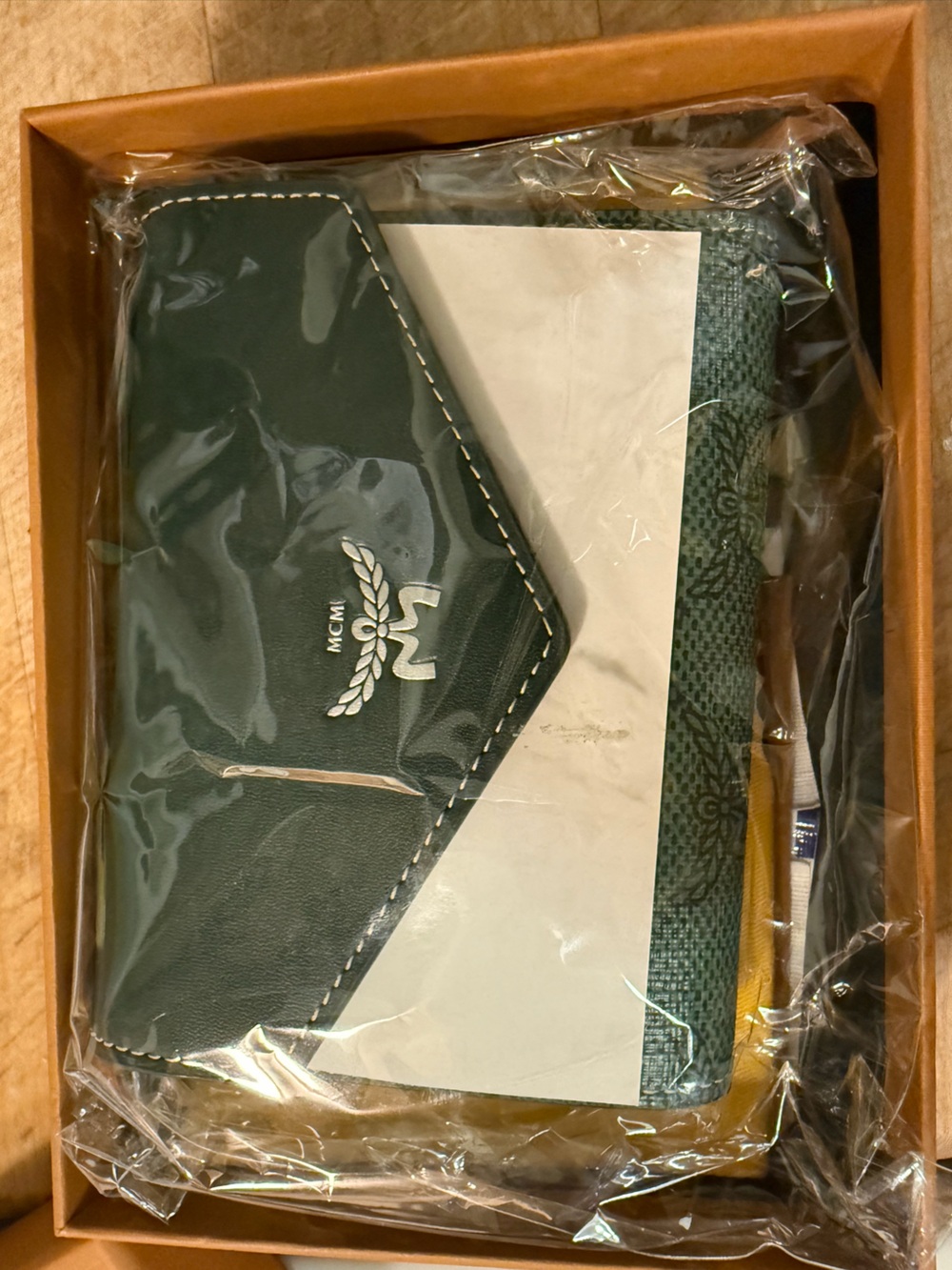MCM Green Leather Himmel Lauretos Bi-Fold Wallet with Silver Logo